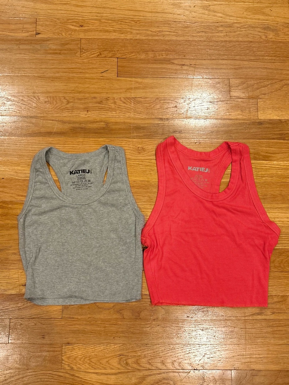 Katie J Ribbed Tank Crop Set of 2: Gray & Red size Large pre-owned